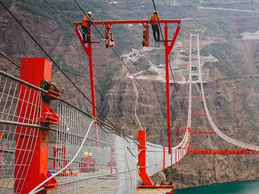 卷揚(yáng)機(jī)在懸索橋貓道架設(shè)中起到重要作用